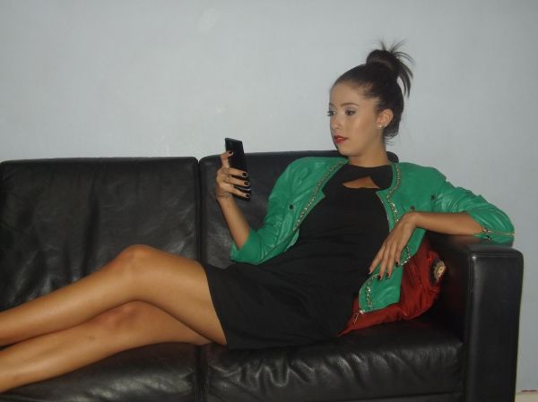 Vestido com decote no busto